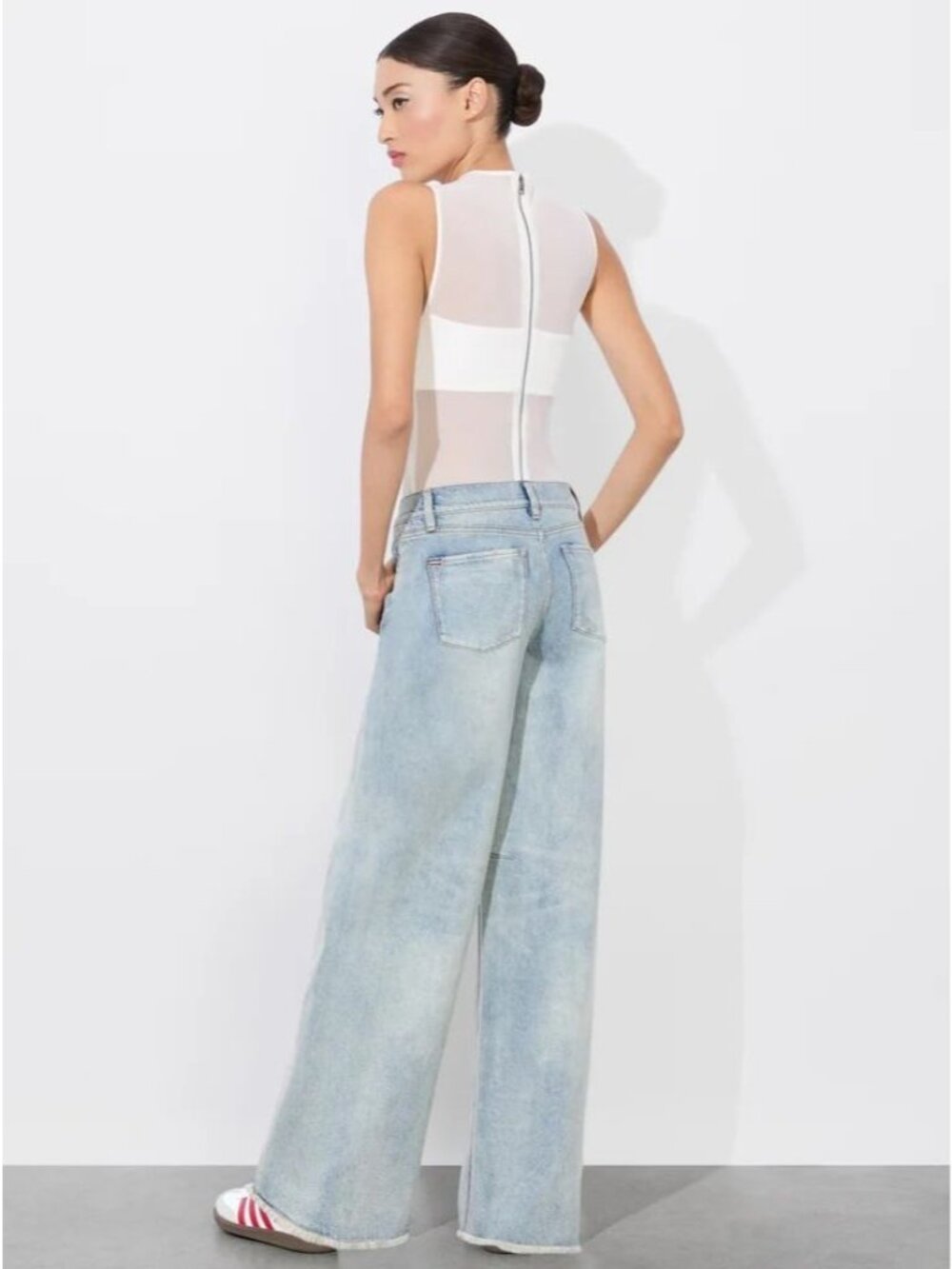 Alice + Olivia Driggs Sierra Light Blue Baloon Jeans 25 - Picture 3 of 11